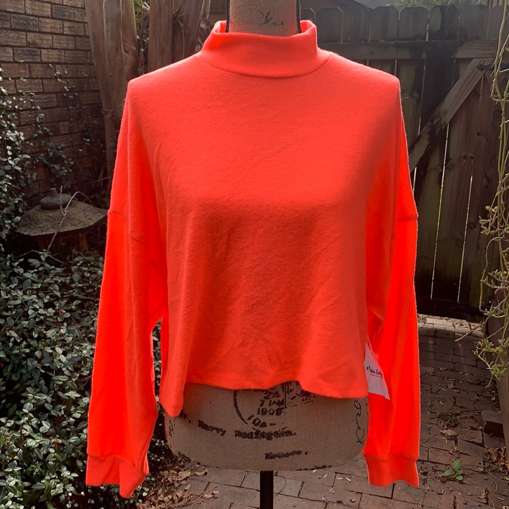 Cute Cropped Bright Turtleneck, Large
